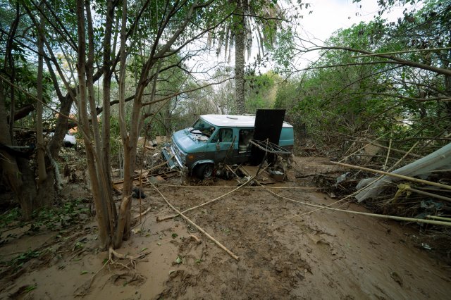 Furgoneta en descampado, Paiporta