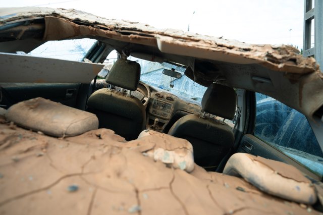 Interior de coche junto a las vías del tren, Paiporta